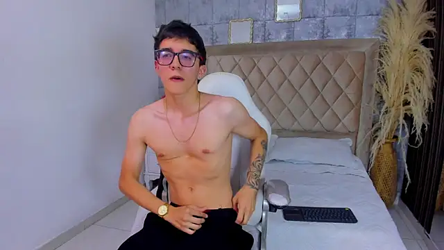 TylerCross  online show from 8, 4, 2026