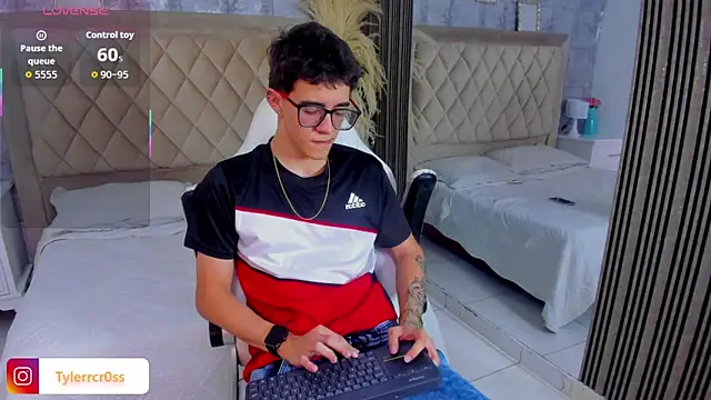 TylerCross  online show from 10, 4, 2026