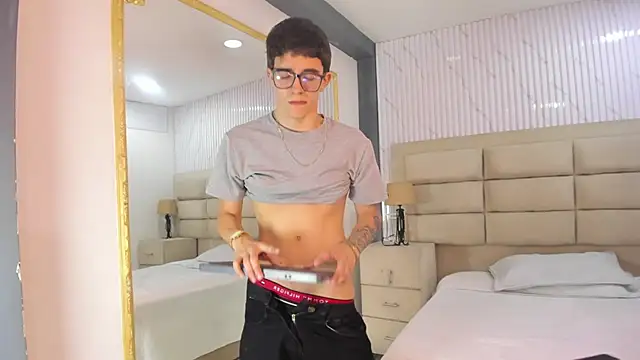 TylerCross  online show from 19, 4, 2026