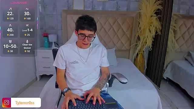 TylerCross  online show from 4, 4, 2026