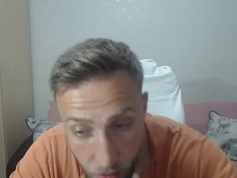 Snapshot of BlondEagleMuscle chatting on 6, 5, 2026 BlondEagleMuscle online show from 6, 5, 2026