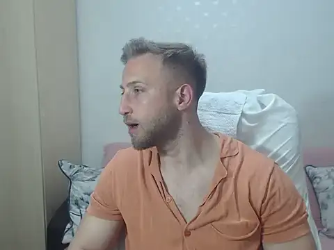 Snapshot of BlondEagleMuscle chatting on 17, 5, 2026 BlondEagleMuscle online show from 17, 5, 2026