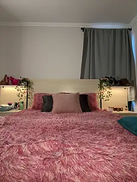 NikkiRylie online show from 17, 6, 2026