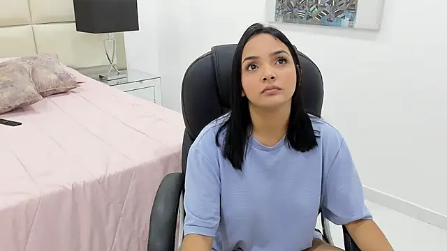 Chloelarsons online show from 2, 6, 2026