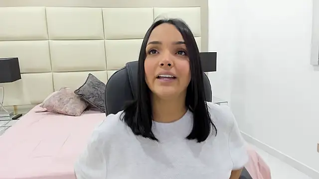 Chloelarsons online show from 13, 5, 2026