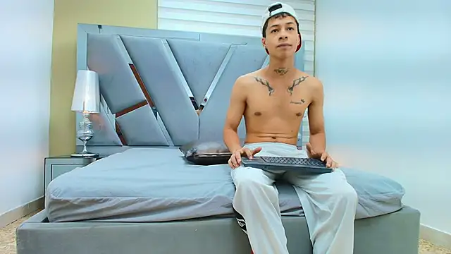 HENRY GREEN2 online show from 2, 4, 2026