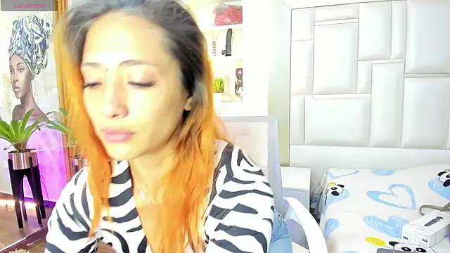 ZoeTaylorl online show from 12, 6, 2026