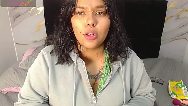 scarletth jhonsom1 online show from 20, 4, 2026