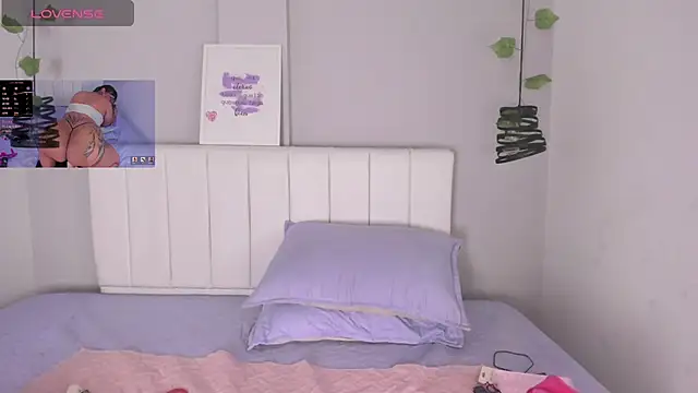 scarletth jhonsom1 online show from 8, 4, 2026