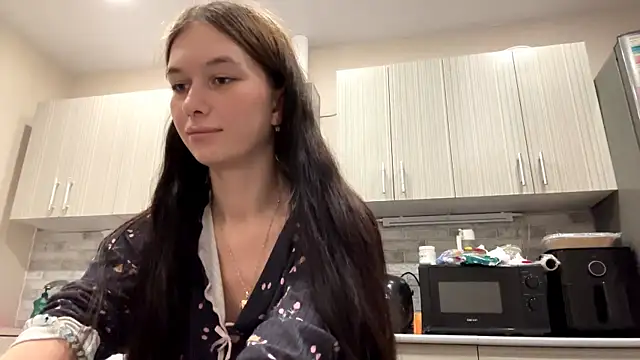 LaraDraggoo online show from 3, 4, 2026