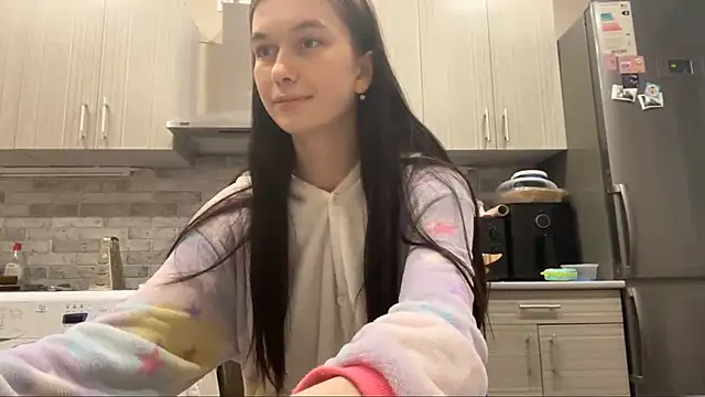 LaraDraggoo online show from 13, 3, 2026