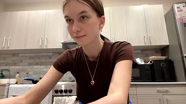 LaraDraggoo online show from 28, 3, 2026