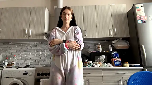 LaraDraggoo online show from 7, 3, 2026