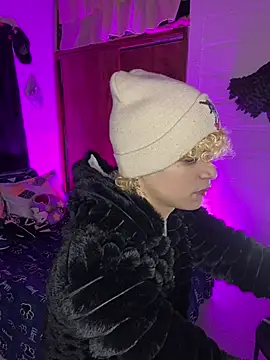 Lucke Ccollins online show from 18, 4, 2026