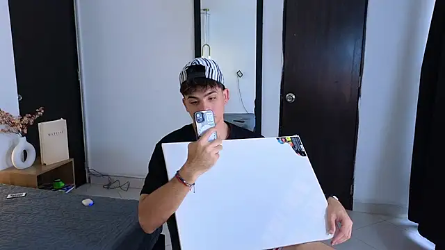 MrAdonis  online show from 31, 3, 2026