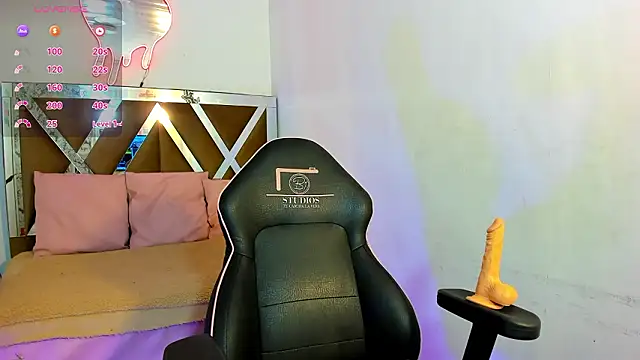 EVANGELIINE TAY online show from 19, 3, 2026