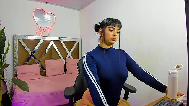 EVANGELIINE TAY online show from 23, 3, 2026