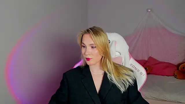 Snapshot of ElaraVoltage chatting on 24, 5, 2026 ElaraVoltage online show from 24, 5, 2026