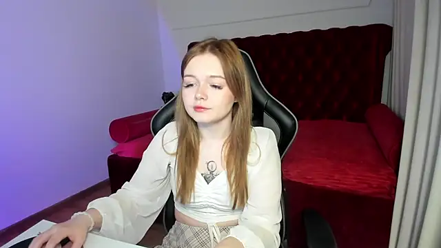 Snapshot of ElinaVale chatting on 15, 6, 2026 ElinaVale online show from 15, 6, 2026