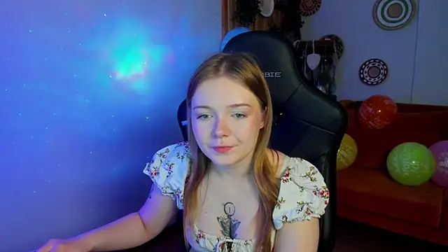 Snapshot of ElinaVale chatting on 12, 5, 2026 ElinaVale online show from 12, 5, 2026