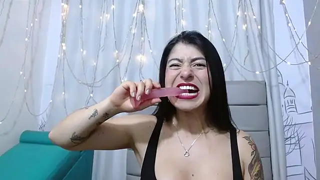 carolinabernalrs online show from 25, 4, 2026