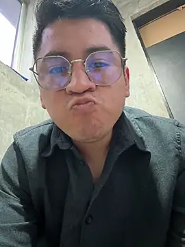 Snapshot of GoldenM95 chatting on 29, 5, 2026 GoldenM95 online show from 29, 5, 2026