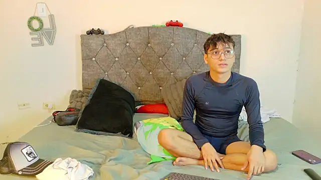 logan andrew online show from 11, 4, 2026