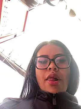 Cloe pink1 online show from 24, 3, 2026