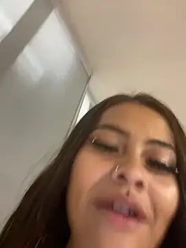 Cloe pink1 online show from 28, 4, 2026