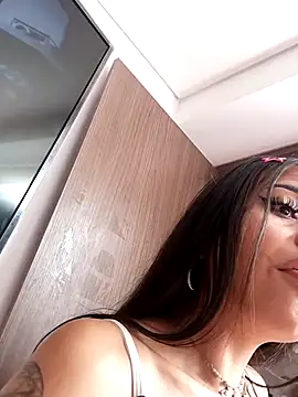 Cloe pink1 online show from 28, 3, 2026