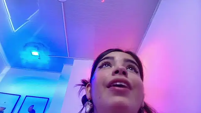 Daphne glas online show from 9, 3, 2026