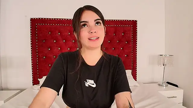 Daphne glas online show from 4, 4, 2026