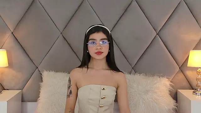 OliviaDiaz online show from 17, 5, 2026
