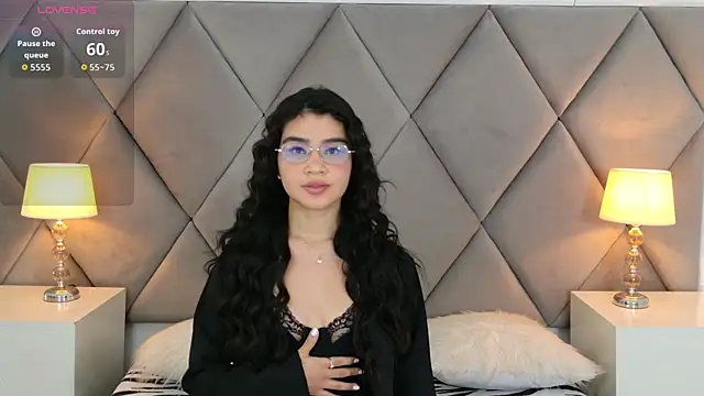 OliviaDiaz online show from 4, 4, 2026