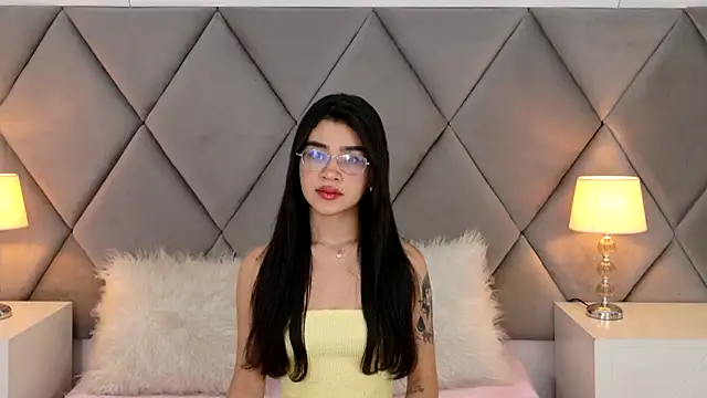 OliviaDiaz online show from 25, 5, 2026