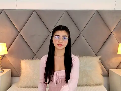 OliviaDiaz online show from 26, 4, 2026
