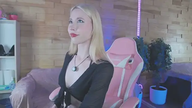 Lola Gilbert online show from 11, 6, 2026