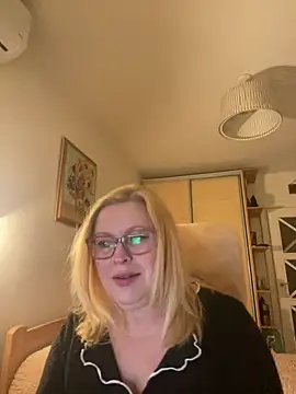 Snapshot of JanieLight53 chatting on 23, 3, 2026 JanieLight53 online show from 23, 3, 2026