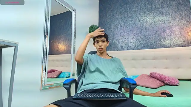 Snapshot of ValeriHot_1 chatting on 15, 7, 2026 ValeriHot 1 online show from 15, 7, 2026