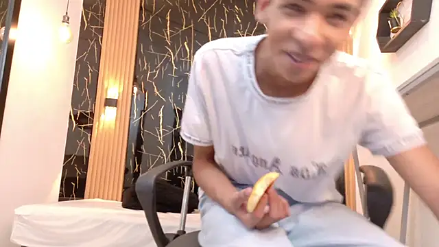 Snapshot of ValeriHot_1 chatting on 12, 6, 2026 ValeriHot 1 online show from 12, 6, 2026