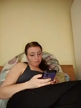 Bella-Monroe online show from 11, 4, 2026