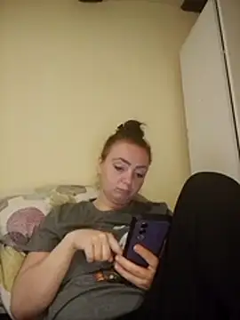 Bella-Monroe online show from 12, 4, 2026