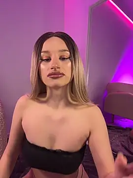 ScarletFlameee online show from 25, 4, 2026