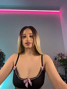 ScarletFlameee online show from 3, 5, 2026