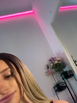 ScarletFlameee online show from 14, 5, 2026