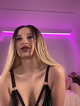 ScarletFlameee online show from 11, 3, 2026