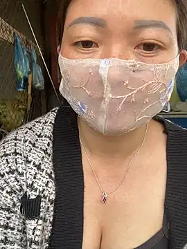 Bling-pusy online show from 12, 3, 2026