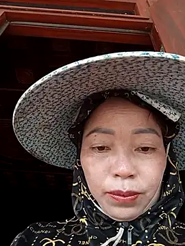 Yellow-pink online show from 4, 4, 2026