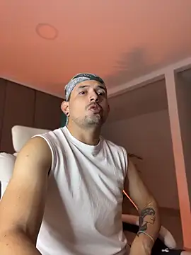 TroyeSavage online show from 15, 4, 2026