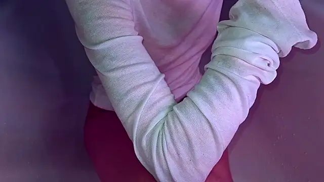 very strange things online show from 4, 4, 2026